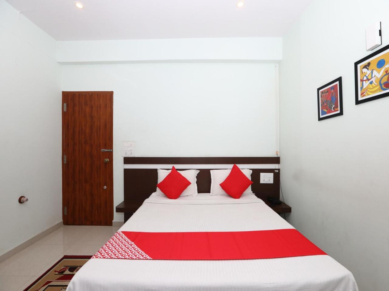 Golden Residency Hotel Mysore Buitenkant foto