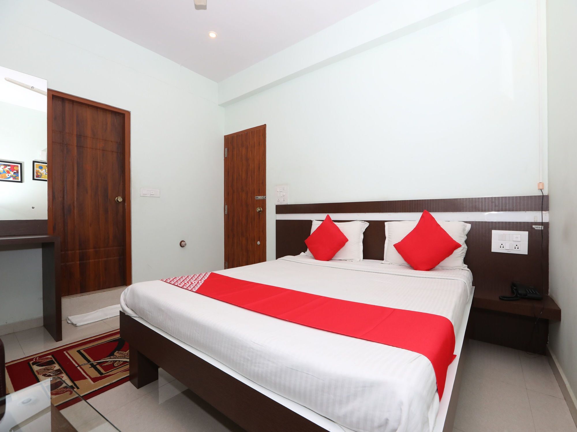 Golden Residency Hotel Mysore Buitenkant foto